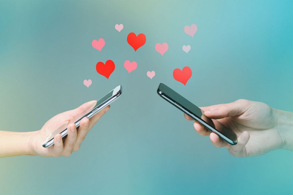 How Can You Interact with Ladies on Dating Site?